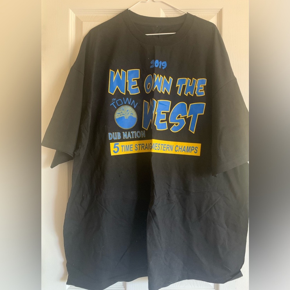 Black Graphic T-Shirt with Blue and Yellow Print Golden State Warriors 2019